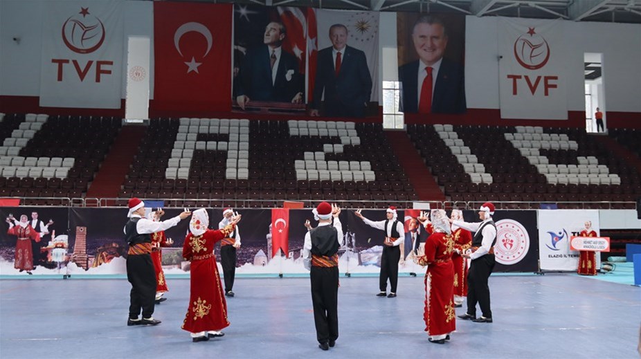 HALK OYUNLARI YARIŞMALARI SONA ERDİ