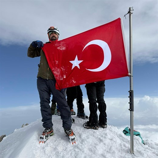 GENÇLİK VE SPOR KULÜBÜ ZİRVEDE