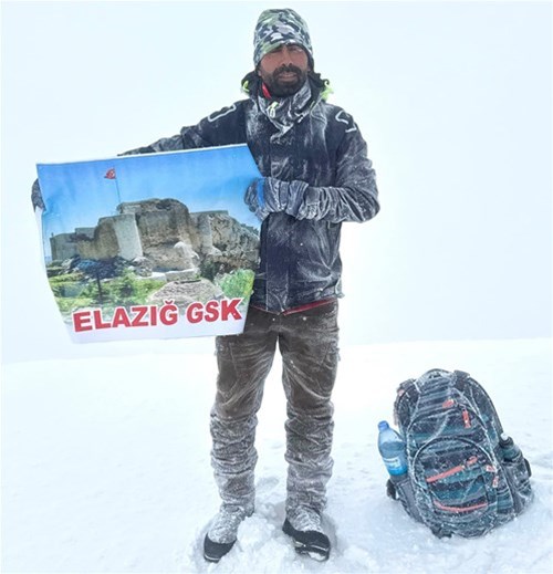 ELAZIĞLI SPORCU CUMHURİYET COŞKUSUNU ERCİYES ZİRVESİNDE YAŞADI