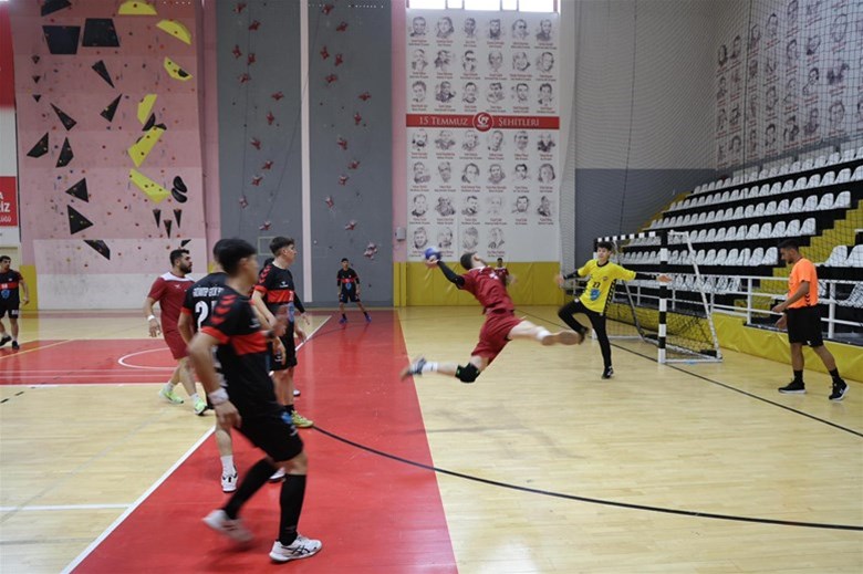 Elazığ GSİM SK Hentbol Takımı, Gaziantep Karşısında Fark Attı: 40-19