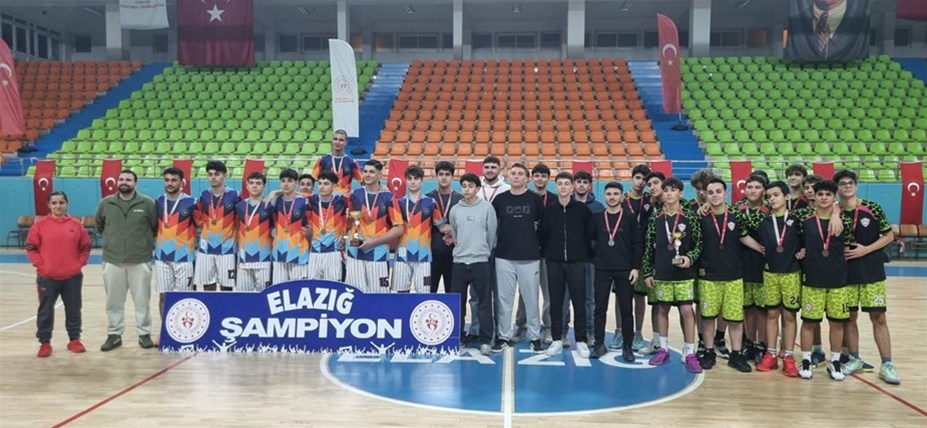 U18 Erkekler Basketbol Şampiyonu Gençlik Merkezi Spor Kulübü