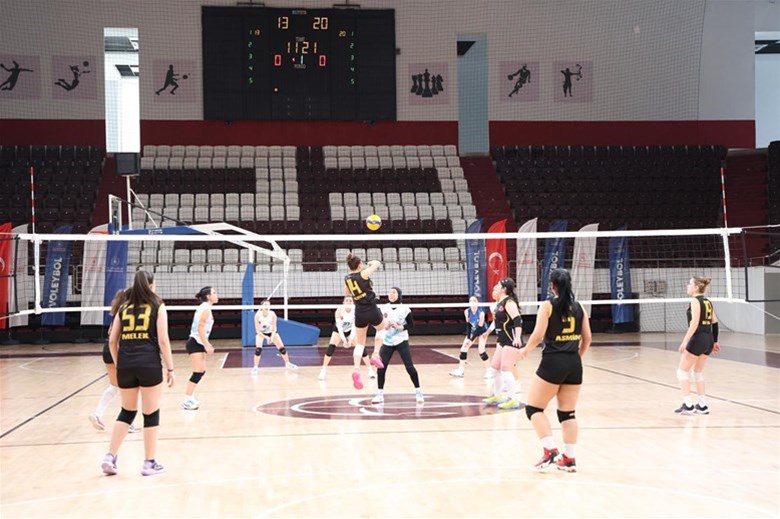 GENÇ SULTANLAR ELAZIĞ’DA ŞAMPİYONLUK İÇİN FİLEDE BULUŞTU