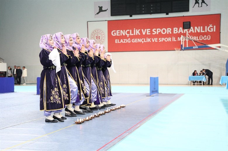 ELAZIĞ’DA GELENEKSEL EZGİLERLE BÜYÜK REKABET