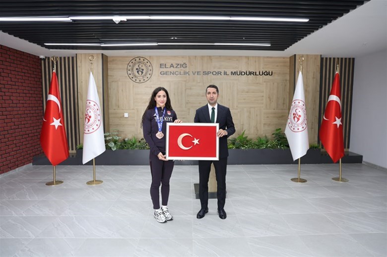 AVRUPA 3.’SÜ GİZEM ÖZER’DEN, İL MÜDÜRÜ EREN’E ZİYARET