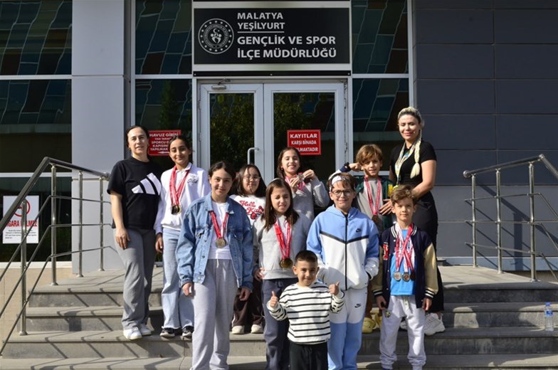 MALATYA YÜZME ŞENLİKLERİ’NDE ELAZIĞLI SPORCULARDAN BAŞARILI PERFORMANS
